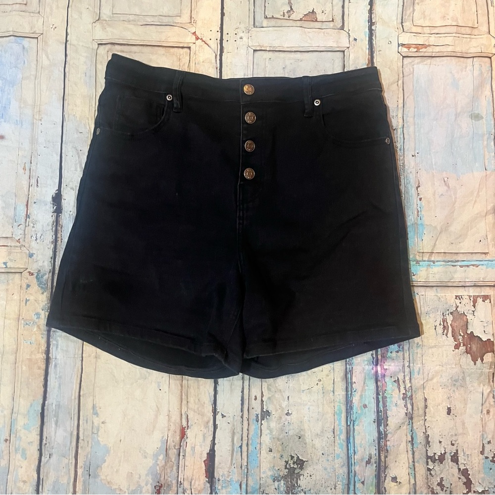 ⭐️3 for $11 ⭐️5 for $15 ⭐️ HT black denim shorts